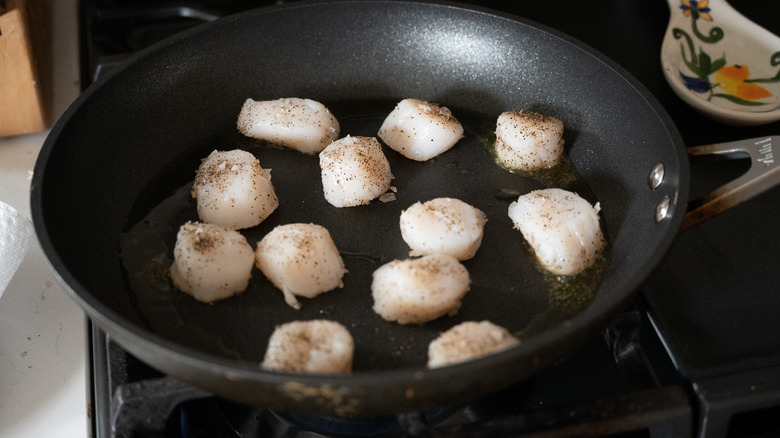 scallops in pan