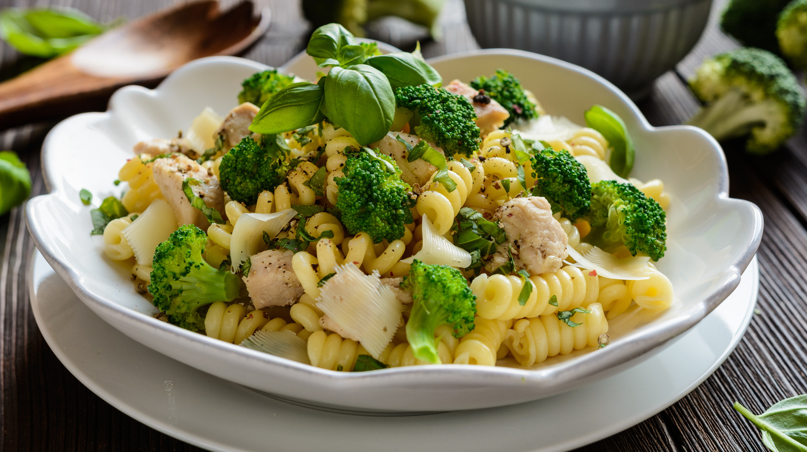 Simultaneously Steam Veggies And Cook Pasta With An Oven Rack Hack