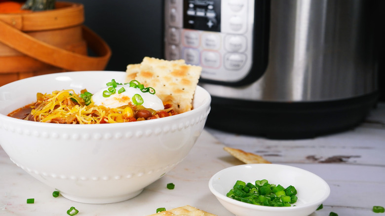 chili bowl with slow cooker