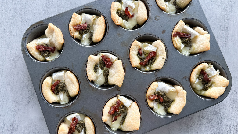 baked pesto brie bites