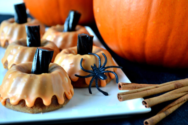 Mini Halloween Pumpkin Spice Cakes