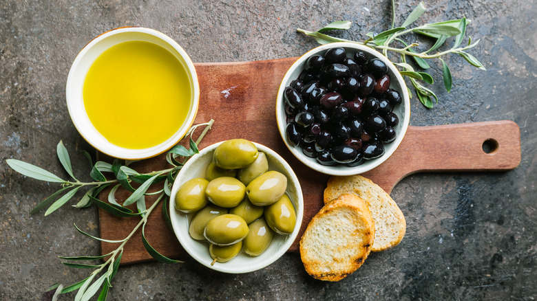 Black and green olives in bowls