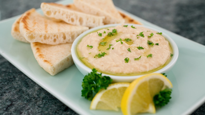 Hummus with lemon and pita