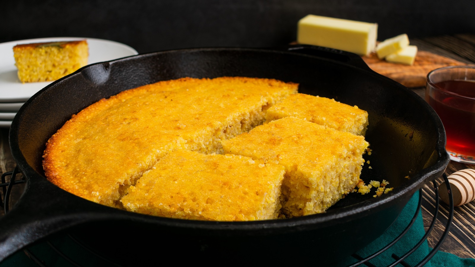 icWare 10in Scone / Cornbread Pan Makes them Moist and Crusty