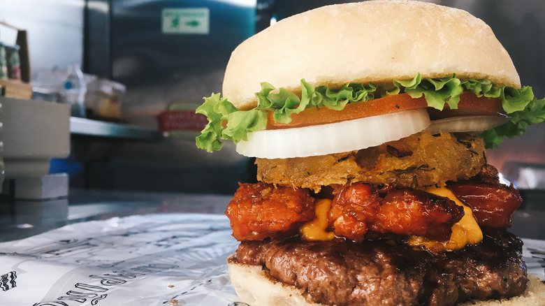 chorizo burger with lettuce and tomatoes