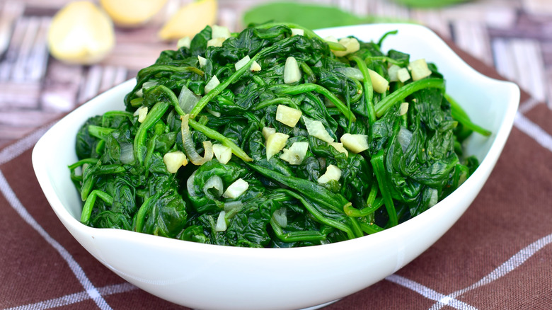 Cooked spinach with garlic