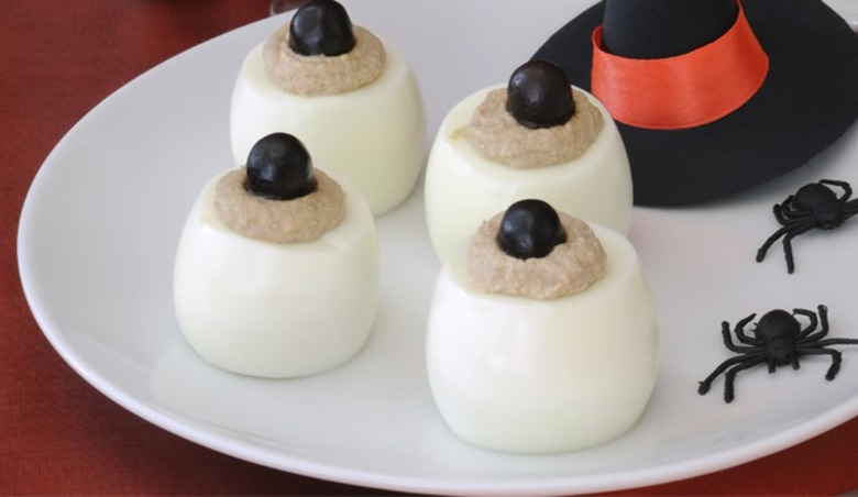 Eyeball Halloween Deviled Eggs