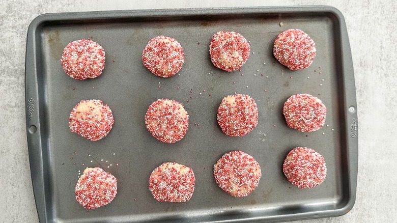 sugar cookies with sprinkles 