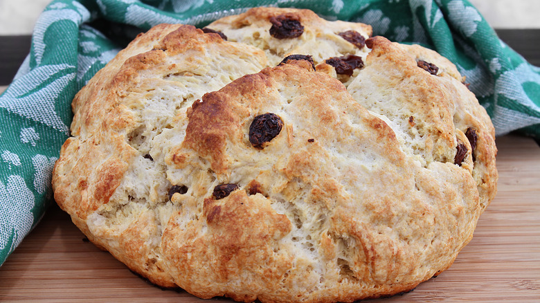 Irish soda bread with raisins