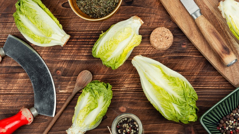 Romaine hearts with seasoning