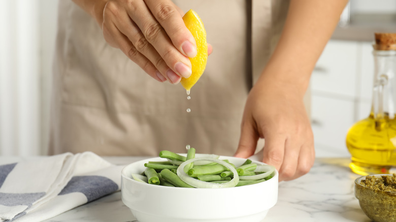 squeezing lemon on green beans