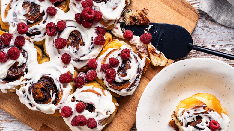 Raspberry cinnamon rolls