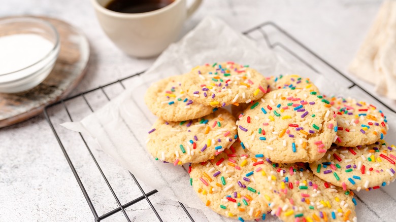 A pile of cookies