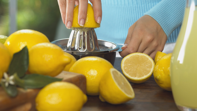 lemons on a juicer 