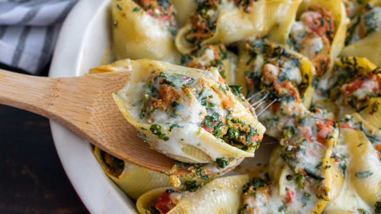 Stuffed pasta shells