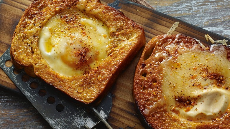 Cedar Plank Grilled Egg in Toast