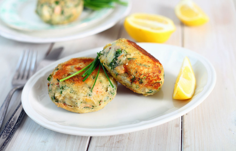 Ritz Cracker Salmon Cakes