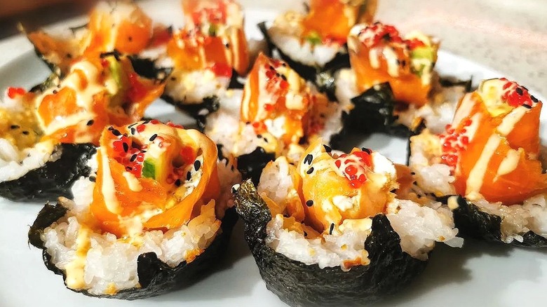 Baked sushi cups with salmon