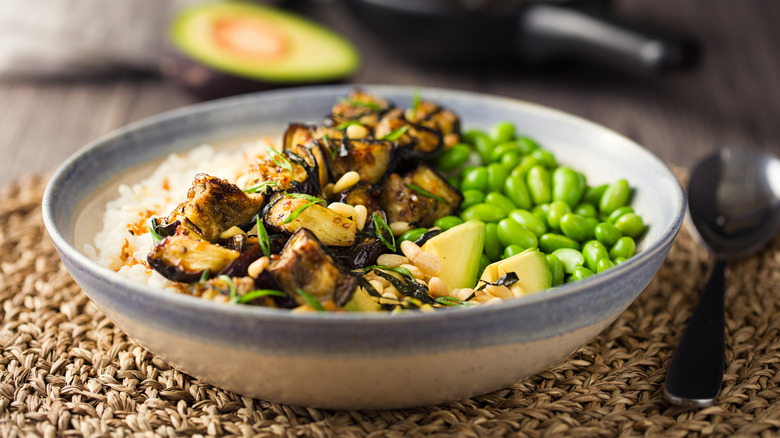 Sushi rice bowl with aubergine 