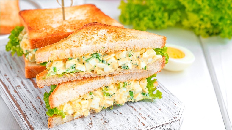 Toasted egg salad sandwich 