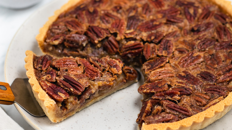 cut pecan pie on plate 