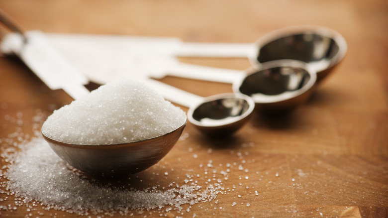 measuring spoons with white sugar