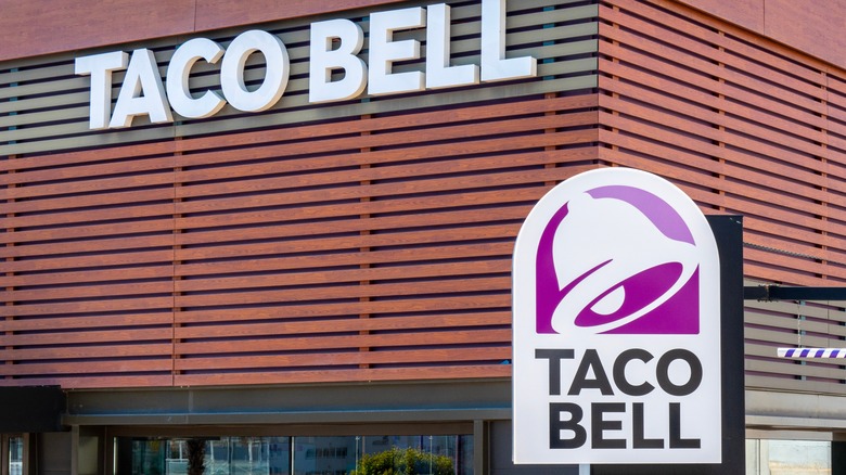 Taco Bell store front