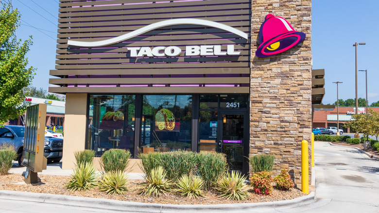 Taco Bell storefront