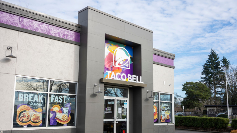 Taco Bell exterior daytime