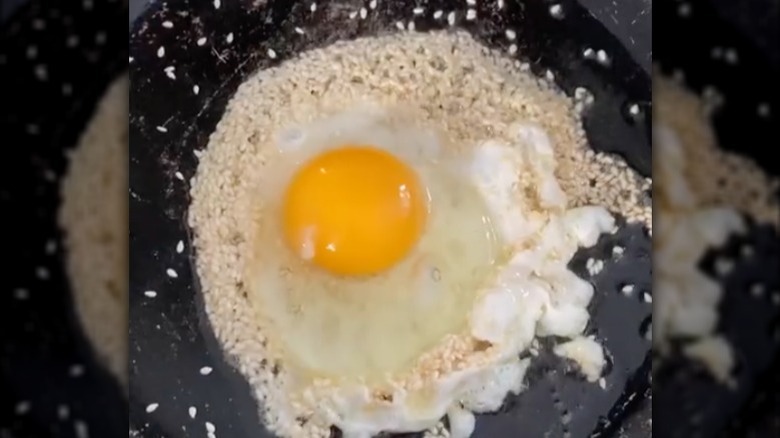 Sesame seed fried egg