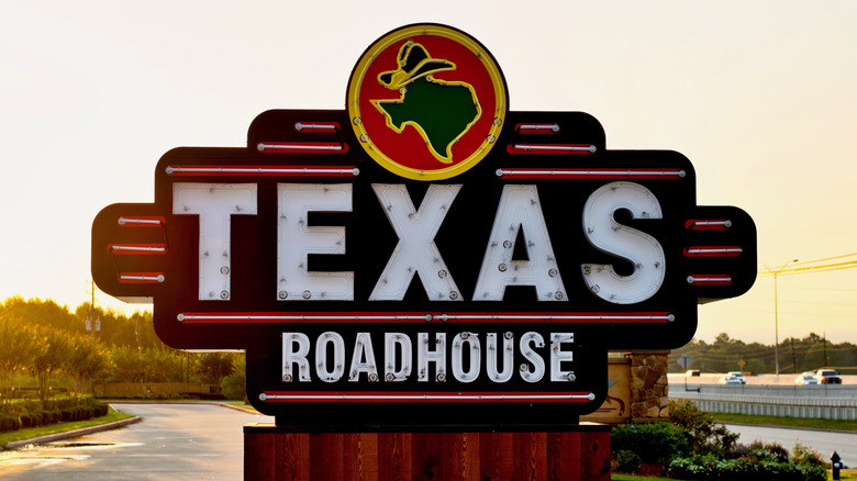 Texas Roadhouse restaurant sign