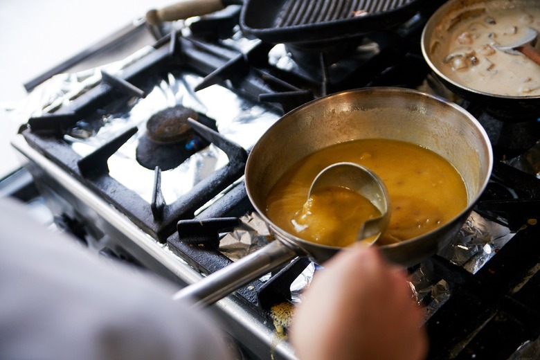 Thanksgiving Day: Make gravy (45 minutes)