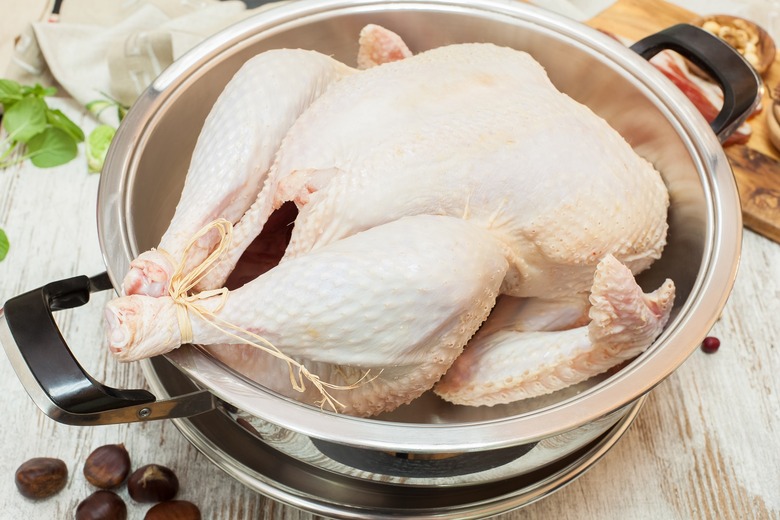 1 day out: If you forgot, cold water defrost your turkey (6 to 12 hours)