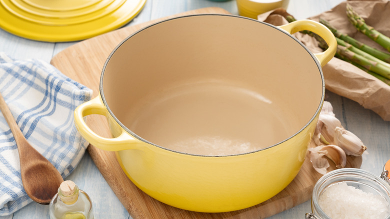 15 Foods You Should And Shouldn't Cook In Your Dutch Oven