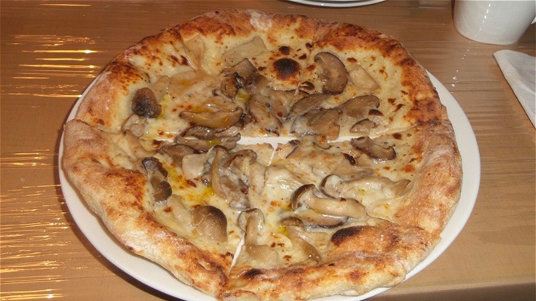 King oyster mushroom pizza