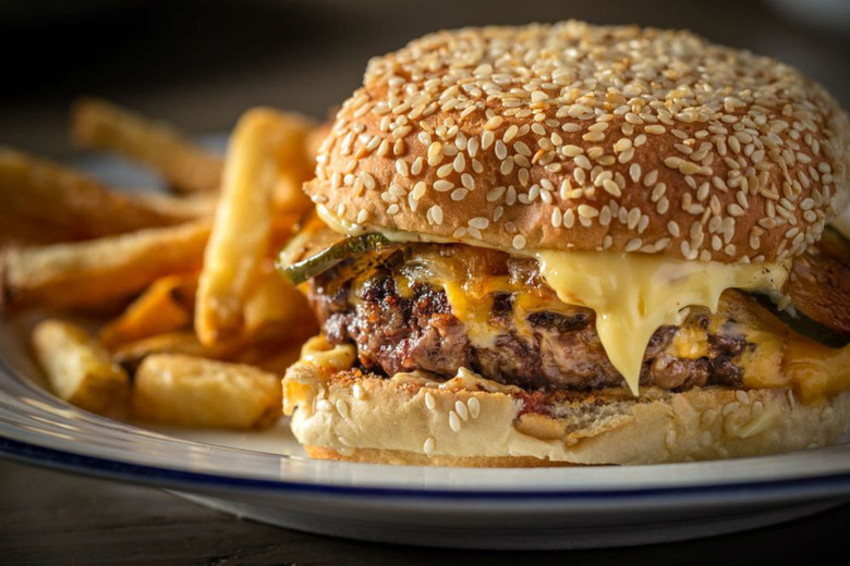 Sticker Hamburger - Burger de boeuf grillé et vegetabes 