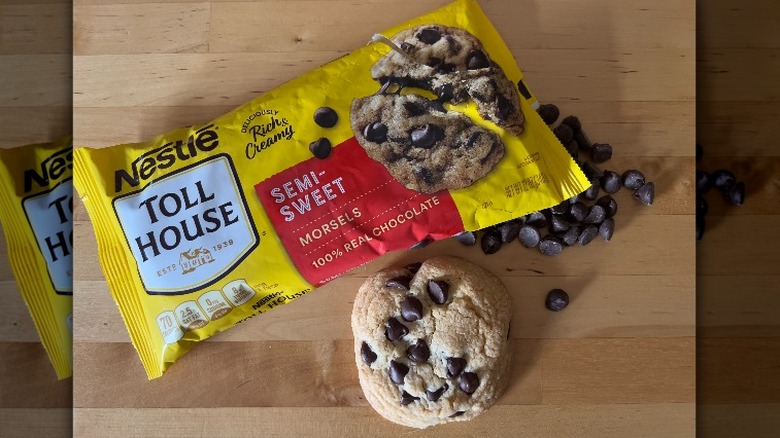 Nestlé﻿ chocolate chips near cookie