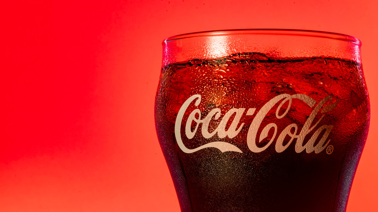 glass of coke with ice