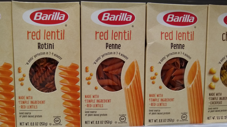 Boxes of Barilla red lentil pasta