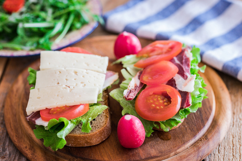 Prosciutto, Arugula, and Tomato Sandwich