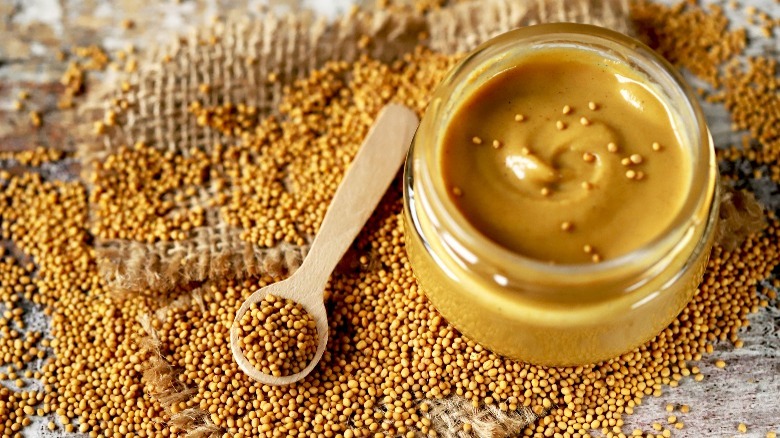 mustard seeds with condiment