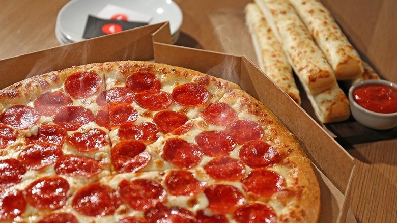 pepperoni pizza and cheese bread