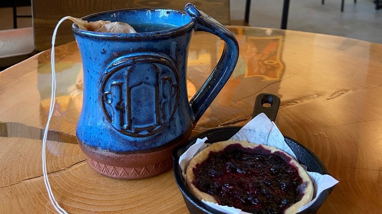 Cup of tea and indigi pie at ʔálʔal Cafe