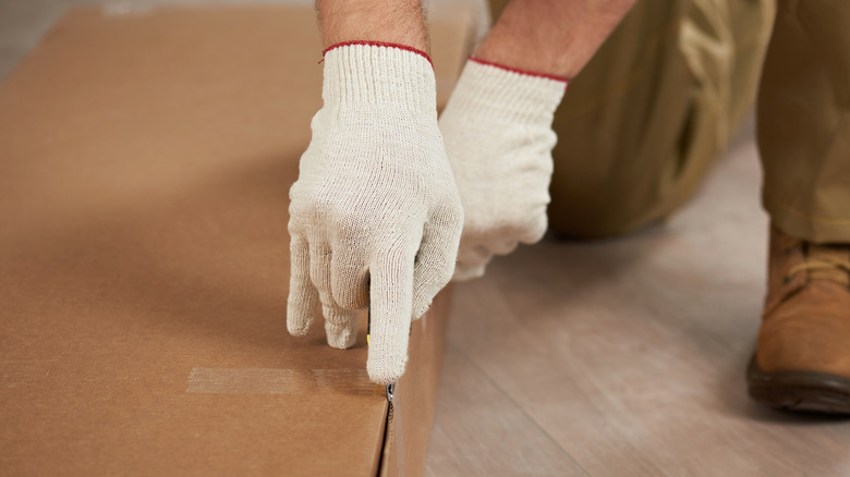 cutting box with knife