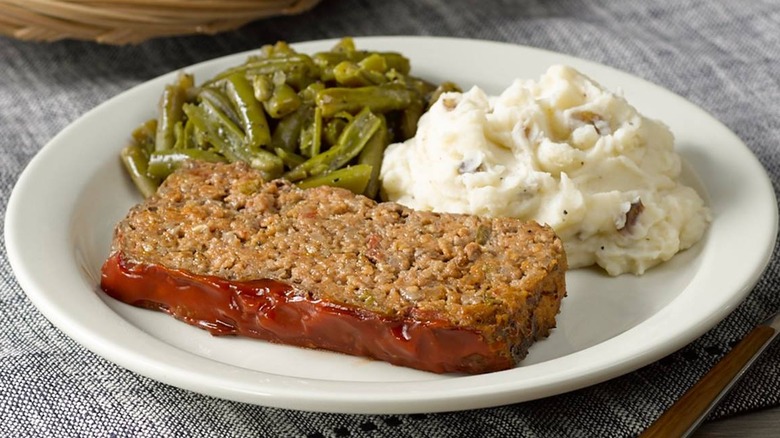 meatloaf green beans mashed potatoes