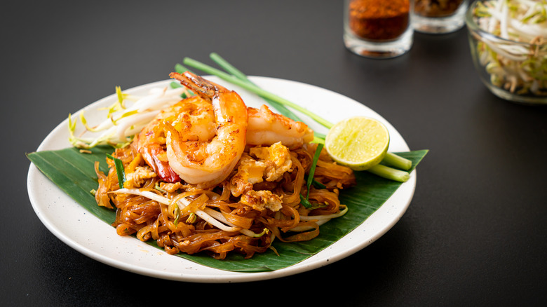 plate of pad thai