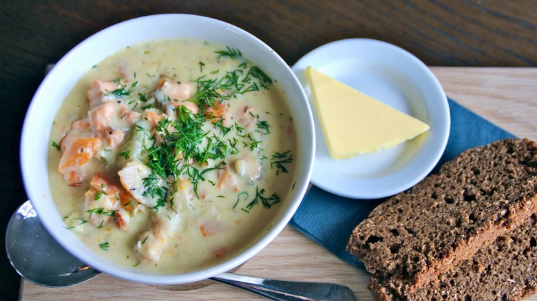 bowl of chowder and soda bread