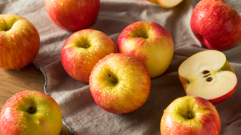 Honeycrisp apples on a cloth