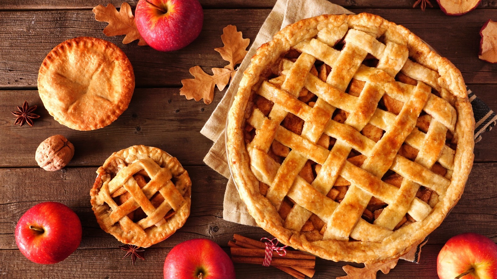 https://www.thedailymeal.com/img/gallery/the-13-best-types-of-apples-for-baking/l-intro-1670509052.jpg