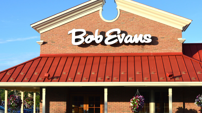 Bob Evans restaurant exterior